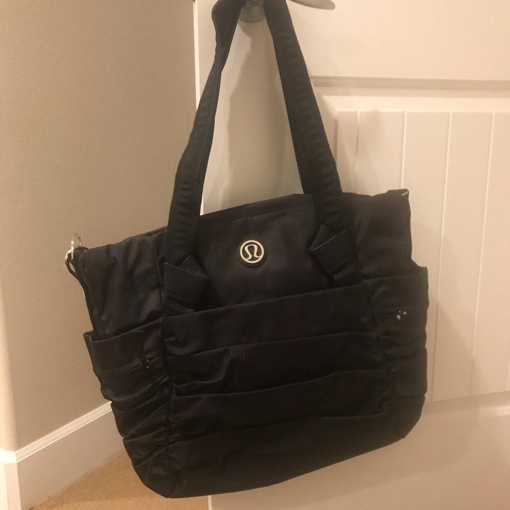 Lululemon triumphant bag